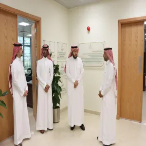 وكيل الجامعة للدراسات العليا والبحث العلمي يزور مركز الوثائق والمحفوظات