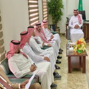 الرئيس التنفيذي يزور فرع الكلية برماح