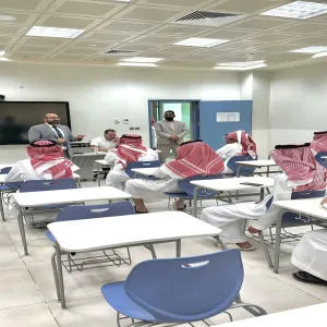 الكلية تستقبل الطلبة المستجدين وتعرّفهم بلوائح وأنظمة الجامعة