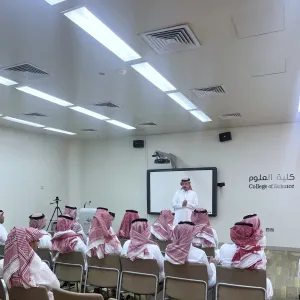 وحدة شؤون الخريجين تقيم لقاءً بالطلاب المتوقع تخرجهم