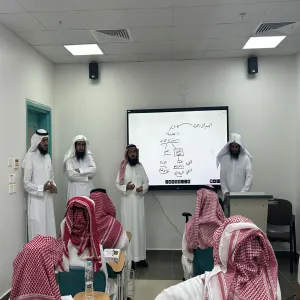 عميد الكلية في جولة تفقدية على القاعات الدراسية