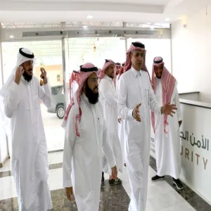 مدير عام الشؤون الإدارية والمالية يزور كلية الشريعة والقانون بالغاط