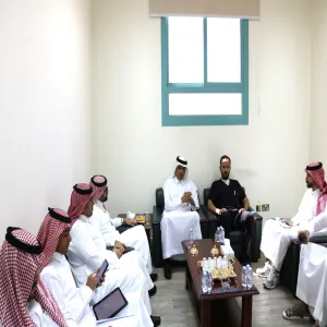 المدير العام للشؤون الإدارية والمالية يزور كلية طب الأسنان بالزلفي