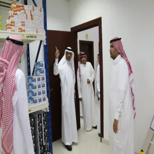 المدير العام للشؤون الإدارية والمالية يزور قسم المستودعات بالزلفي