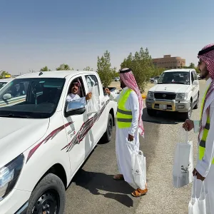 مركز سالك للسلامة المرورية يوزع عدداً من حقائب الإسعافات الأولية للطلاب