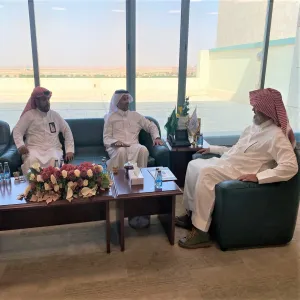 وكيل الجامعة للتنمية والاستثمار يطلع على منجزات كلية إدارة الأعمال