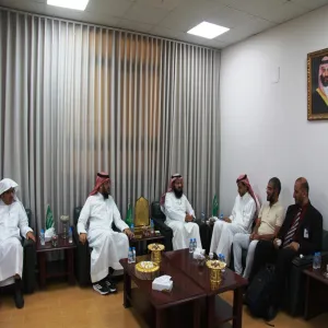 كلية الشريعة والقانون تستقبل فريقاً من وكالة الجامعة للشؤون التعليمية