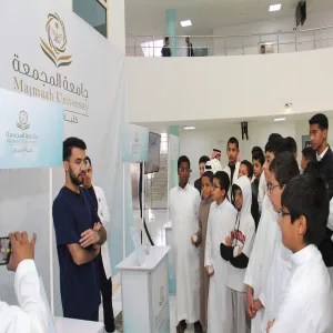 كلية التمريض تستضيف طلاب مجمع المعجل التعليمي