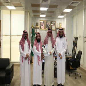 مدير عام الشؤون الإدارية والمالية يستقبل عميد كلية الشريعة والقانون