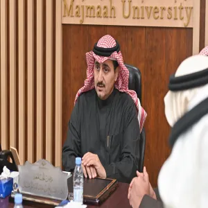 رئيس الجامعة يطلع على تقارير معالجة طلبات المستفيدين