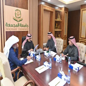رئيس الجامعة يطّلع على تبليغ ميزانية الجامعة للعام المالي 2026م