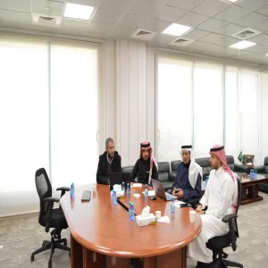 وكيل الجامعة للشؤون التعليمية يرأس الجلسة الثلاثين للجنة الدائمة للخطط والمناهج الدراسية