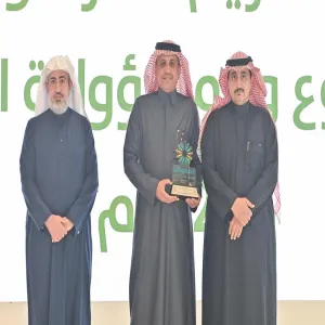 رئيس الجامعة يكرم الإدارة العامة للشؤون الإدارية والمالية في حفل التطوع والمسؤولية الاجتماعية لعام 2025م