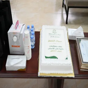 تكريم الطلاب والطالبات المتفوقين في كلية طب الأسنان