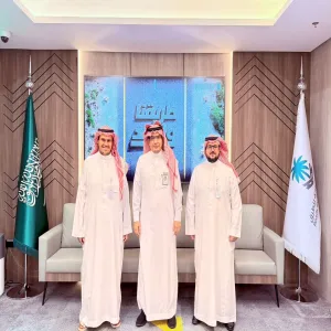 مساعد الرئيس التنفيذي للكلية التطبيقية يجتمع بممثل الهيئة العامة للطرق