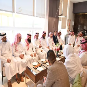 صندوق الاستثمار يبحث آفاق التعاون المشترك مع كلية الشريعة والقانون 