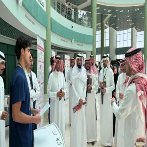  طلبة الدفعتين 14 و15 بكلية الطب ينظمون معرضاً عن طب الطوارئ