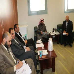 المشرف على وكالة الكلية للجودة والتطوير يناقش التقرير الشهري لوحدات الجودة بكلية التربية بالزلفي