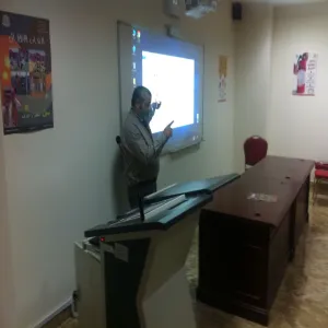 ورشة عمل بعنوان (تطوير استراتيجيات التعلم النشطة وطرق قياس مخرجات التعلم للمقررات)