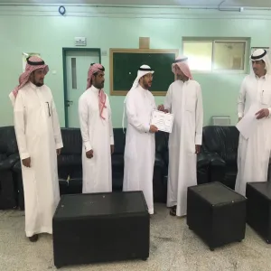 تكريم الموظفين المتميزين بالكلية
