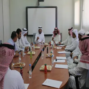 عميد شؤون الطلاب يلتقي بأمناء النشاط في كليات الجامعة
