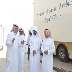 سعادة وكيل الجامعة يتفقد مشروع حافلة أصدقاء بنك الدم