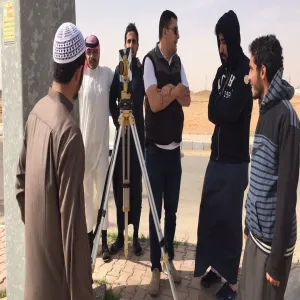 دورة تدريبية لطلاب مسار المساحة – بقسم الهندسة المدنية والبيئية