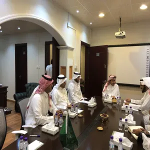 عميد القبول والتسجيل ووفد مرافق في زيارة إلى كلية الهندسة