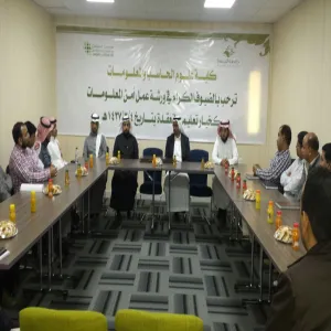 سعادة عميد كلية علوم الحاسب والمعلومات يكرم عددا من اعضاء هيئة التدريس