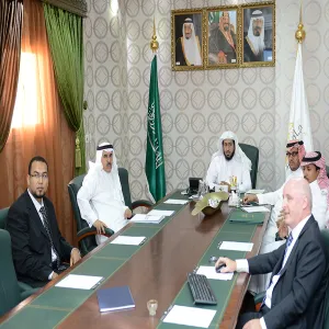 وكيل الجامعة يطلع على عرض عن النظام الإلكتروني لإدارة المشاريع الإنشائية