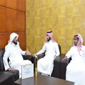 وكيل الجامعة والمشرف على عمادة التعليم الالكتروني والتعلم عن بعد يلتقي الزميل المحاضر/ ثامر بن علي الدغيشي