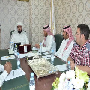 لجنة ترجمة محتوى البوابة الإلكترونية للجامعة تستعرض تقارير الأداء
