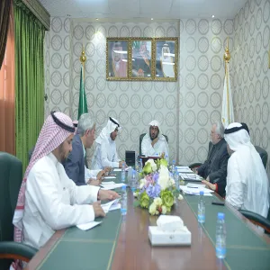 وكيل الجامعة يجتمع مع فريق الخبراء لمراجعة الدراسة الذاتية الثانية
