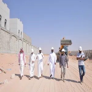 وكيل الجامعة يتفقد مشروع المباني العاجلة لكلية العلوم والدراسات الإنسانية برماح