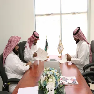 عميد شؤون الطلاب يوقع عدد من العقود مع بعض المؤسسات الوطنية