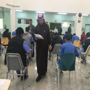 سعادة العميد يتفقد سير الإختبارات بالكلية