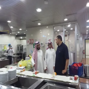 عمادة شؤون الطلاب تطلع على تجربة مستشفى الملك خالد في مجال التغذية