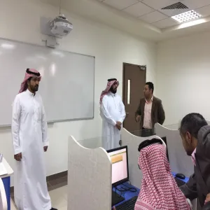 عميد الكلية يتفقد سير الاختبارات الإلكترونية المطروحة عن بُعد