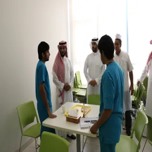 عميد شؤون الطلاب يتفقد الخدمات الغذائية التي تقدمها العمادة