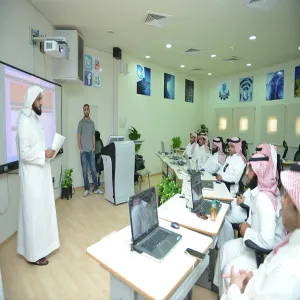 وكيل الجامعة المشرف على عمادة التعليم الإلكتروني والتعلم عن بعد يتابع أعمال تدريب موظفي العمادة