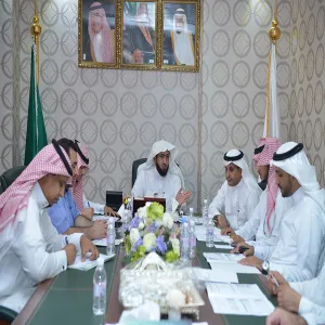 برئاسة وكيل الجامعة : لجنة دراسة المشاريع وتحديد أولوياتها تعقد اجتماعها الثامن