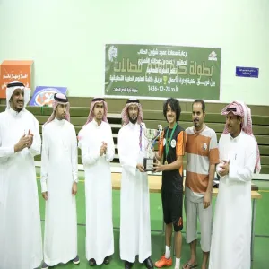 عميد شؤون الطلاب يتوج إدارة الأعمال بكأس بطولة كرة القدم للصالات