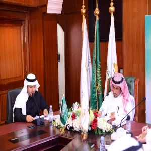 معالي مدير الجامعة يلتقي بلجنة الشؤون التعليمية