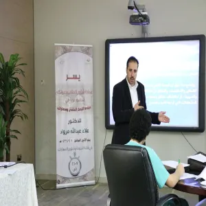 على هامش المؤتمر العلمي السادس أقامت عمادة شؤون الطلاب دورة تدريبية عن "مهارات البحث العلمي" بالمدينة الجامعية