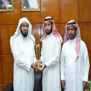 وكيل الجامعة والمشرف على عمادة التعليم الالكتروني والتعلم عن بعد يلتقي الزميل المحاضر/ ثامر بن علي الدغيشي
