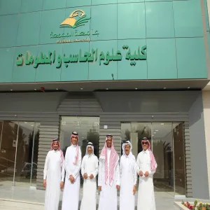 سعادة مدير عام برنامج يسر للتعاملات الإلكترونية وسعادة مدير المركز الوطني للتصديق الرقمي في زيارة لكلية علوم الحاسب والمعلومات