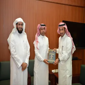 معالي مدير الجامعة يستقبل بمكتبة سعادة وكيل الجامعة الدكتور مسلم بن محمد الدوسري وسعادة الدكتور عمر الصعيدي وكيل عمادة التعليم الالكتروني والتعلم عن بعد