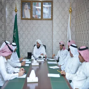 وكيل الجامعة يناقش مع الإدارات المعنية تهيئة الإسكان الجامعي