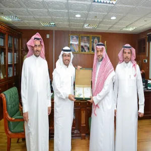 وكيل الجامعة للشؤون التعليمية يطلع على التقرير الثاني لمتابعة الخطة الاستراتيجية 2020