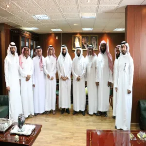 وكيل الجامعة للشؤون التعليمية يشيد بالخدمات الطلابية في عمادة شؤون الطلاب
